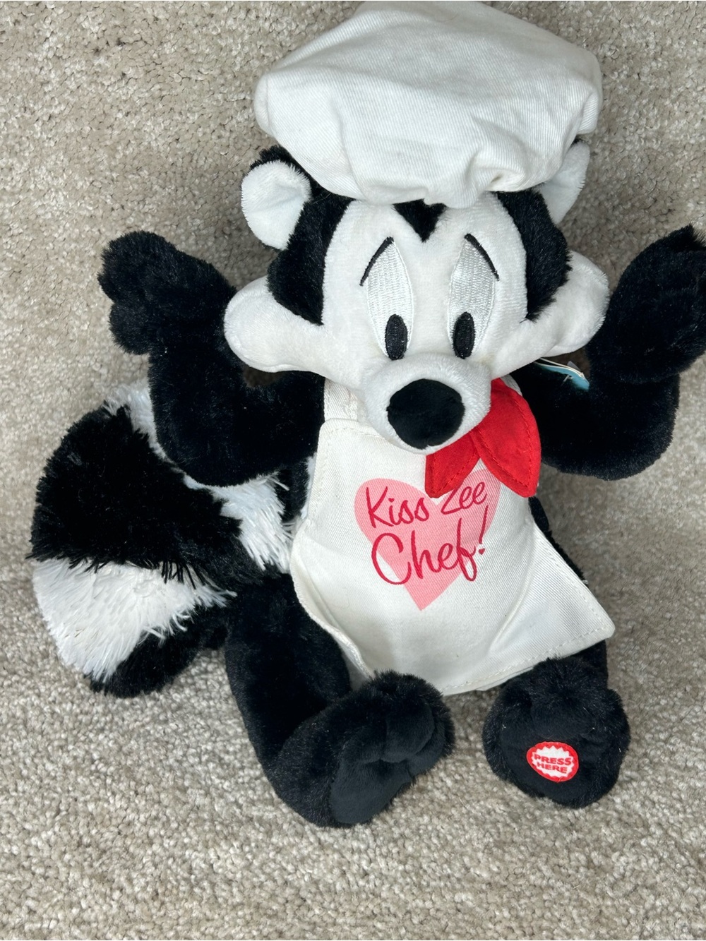 Pepe Le Pew Plush with Sound Hallmark Kiss Zee Chef Looney Toons Works Nwt